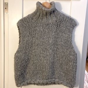 SMYTHE Handknit Sleeveless Turtleneck in Heather Grey
